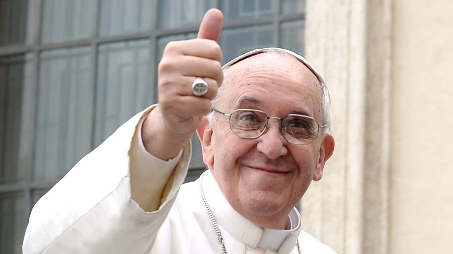 El Papa Francisco negó rumores de renuncia y se ofreció a ir a Moscú y Kiev a ayudar a la paz