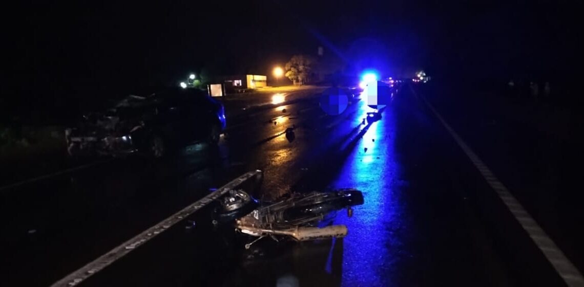 Dos fallecidos tras un choque entre una motocicleta y un automóvil en San Vicente