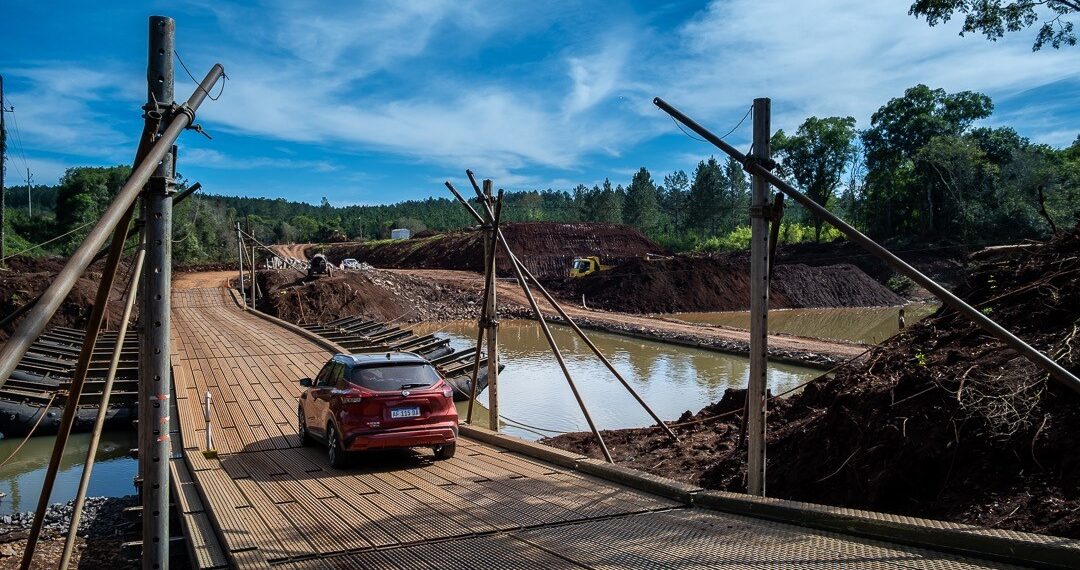 Trabajan en el puente definitivo sobre el Arroyo Pindaytí sobre la Ruta Costera 2