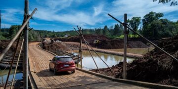 Trabajan en el puente definitivo sobre el Arroyo Pindaytí sobre la Ruta Costera 2