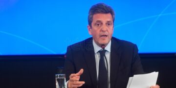 El lunes se anunciará el nuevo esquema tarifario por regiones para agua, luz y gas