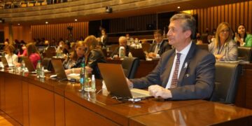 Cuota alimentaria: proponen que se retengan sueldo de empleado público en forma automática