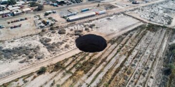 Chile: ¿qué se sabe hasta ahora y por qué sigue creciendo el agujero en Atacama?