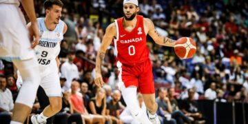 Básquet: Argentina luchó pero Canadá supo cuidar su ventaja y ganó como local