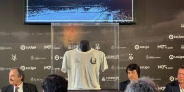 La camiseta con la que Maradona jugó la final del ‘86 vuelve a la Argentina