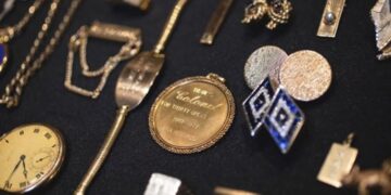 Subastarán una colección de joyas de Elvis Presley