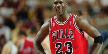 Subastarán una histórica camiseta de Michael Jordan que usó en su última final