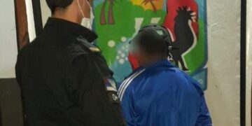 Apuñaló al novio de su ex pareja y se entregó en la Comisaría