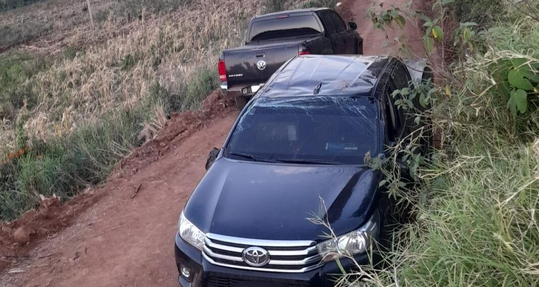 Secuestraron dos camionetas 4×4 con 63 mil atados de cigarrillos de contrabando en San Vicente