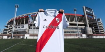 River Plate presentó su nueva camiseta titular inspirada en los 90