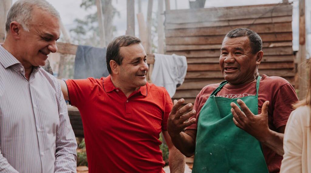Herrera Ahuad supervisó el avance de obras eléctricas en barrios populares de la zona sur de Misiones