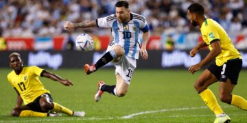 Con un doblete de un Messi, Argentina goleó a Jamaica sin despeinarse