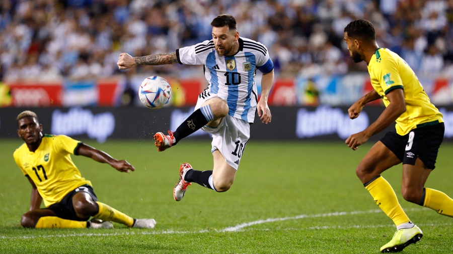 Con un doblete de un Messi, Argentina goleó a Jamaica sin despeinarse