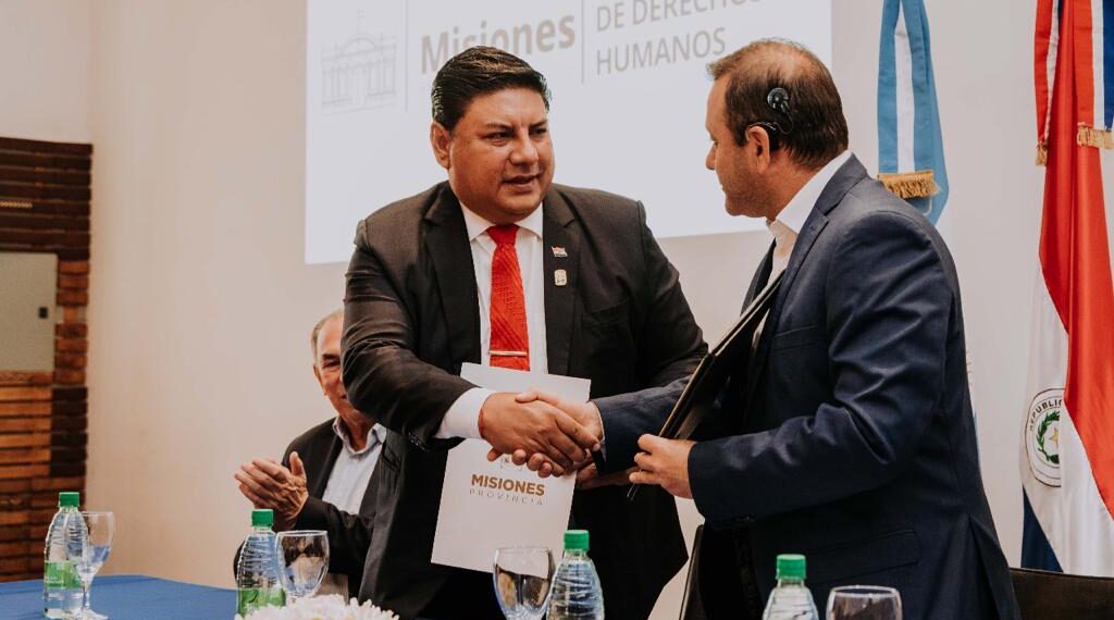 El gobernador inauguró las Primeras Jornadas Binacionales de Capacitación en Delitos de Trata de Personas