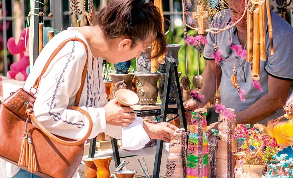 Este miércoles vuelve el “Paseo Comercial” a la plaza San Martín