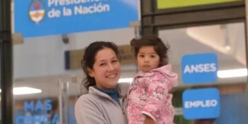 ANSES paga $18.000 a madres: quiénes acceden en octubre