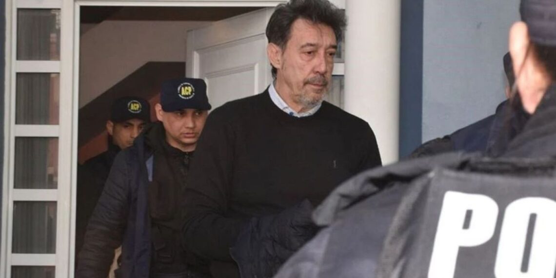 Escándalo y condena en la CD de Colón: mandaron a apretar al plantel y le pagaban sueldo al líder de la barra