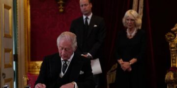 Cordones planchados y papel higiénico personal: la insólita lista de exigencias del rey Carlos III
