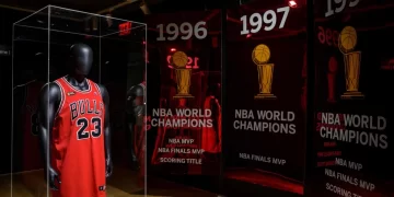 Subasta: la camiseta del ex NBA, Michael Jordan, superó el precio de la de Maradona