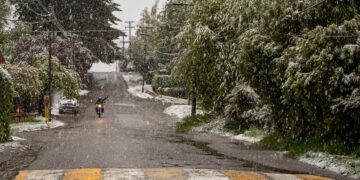 Bariloche amaneció con una intensa nevada y temperaturas debajo de dos grados