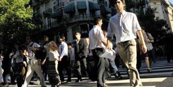 Los argentinos destinan más de un día al mes para viajar al trabajo y sólo el 18 % mantiene el home office