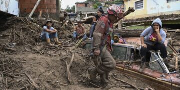 Venezuela: 25 muertos y 52 desaparecidos por un deslave causado por fuertes lluvias
