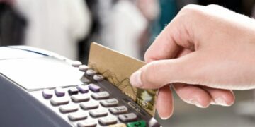 El uso de tarjetas en restaurantes, autopartes y motocicletas creció más de 50% interanual