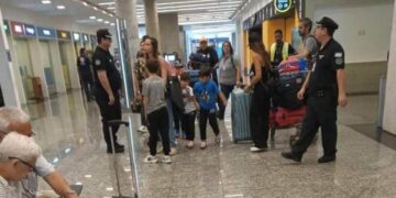 Antonela Roccuzzo y los hijos de Messi de paseo por Puerto Iguazú