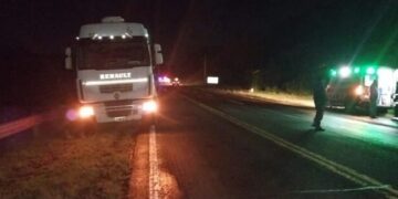 Un ciclista falleció al ser atropellado por un camión en Puerto Leoni