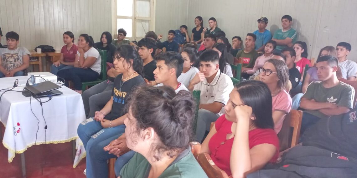 En menos de un mes, más de 600 estudiantes secundarios aprendieron sobre seguridad vial