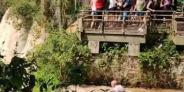 Búsqueda desesperada en Cataratas del Iguazú: un hombre cayó desde las pasarelas del Salto Bosetti