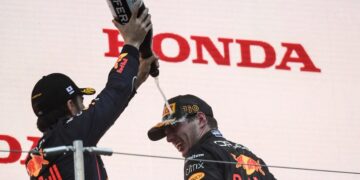 Verstappen se coronó campeón con su victoria en un desvirtuado y confuso GP de Japón