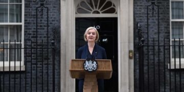 Renunció la primera ministra británica, Liz Truss