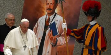 Francisco proclamó santo al enfermero ítalo-argentino Artémides Zatti