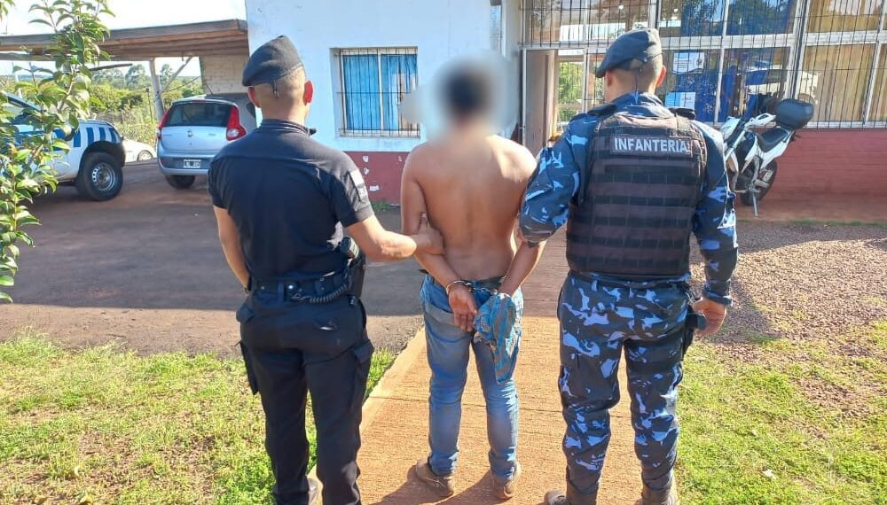 Subió a un remis, no pagó el pasaje y le robó el celular al chofer: terminó detenido