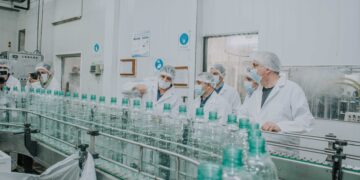 Herrera Ahuad visitó la planta envasadora de Agua de las Misiones en San Javier