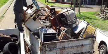 Casa por casa, se intensifican los operativos de descacharrización