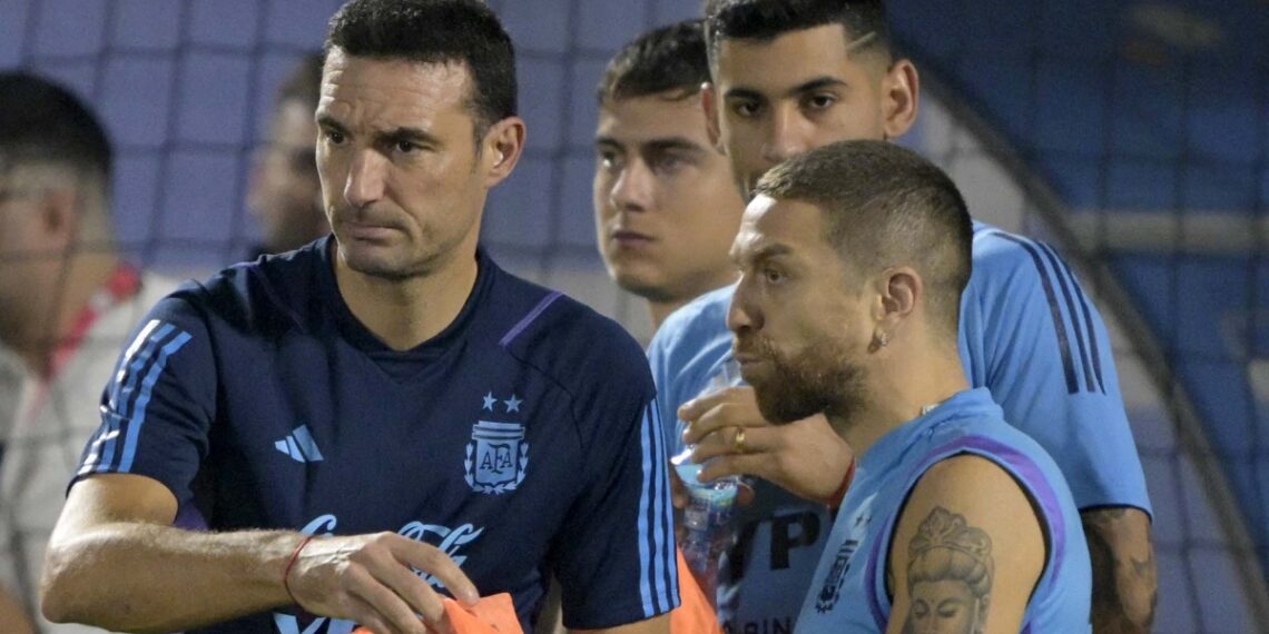 Scaloni define el equipo en la última práctica antes del debut con Arabia Saudita