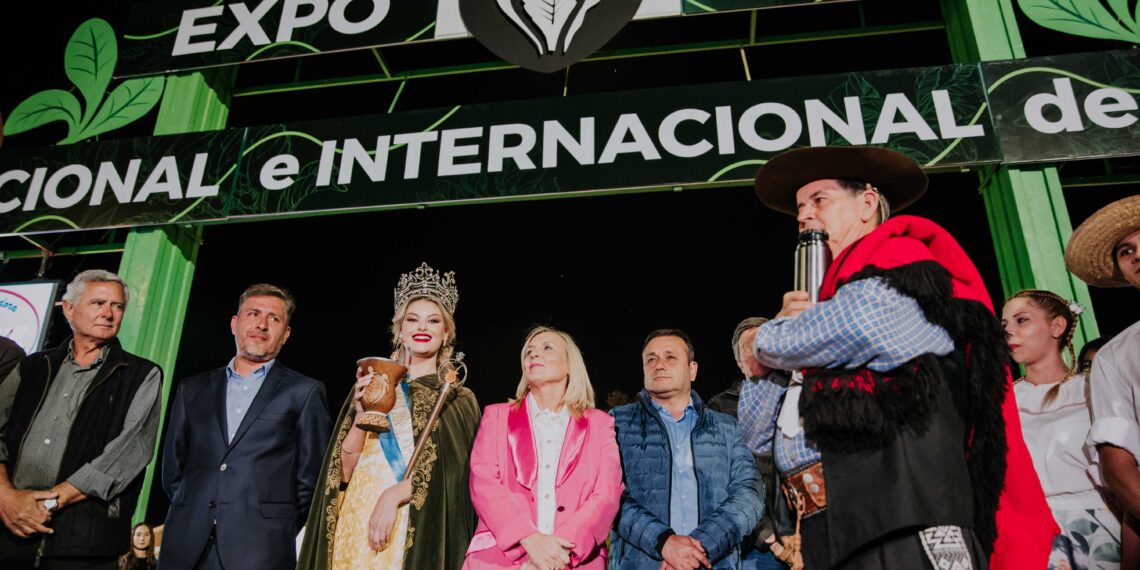 Herrera Ahuad encabezó la apertura de la Fiesta Nacional e Internacional de la Yerba Mate