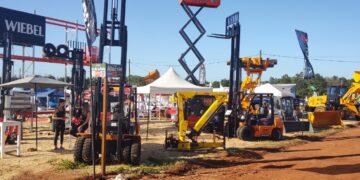 Con cerca de 400 stands y más de 500 expositores, comenzó la Feria Forestal Argentina