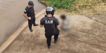 Posadas: intentó arrojarse al río y los policías lo evitaron