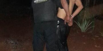 Detuvieron a un hombre que agredió a sus vecinos con un arma blanca: una de las víctimas fue herida de gravedad