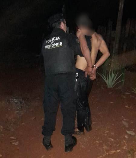 Detuvieron a un hombre que agredió a sus vecinos con un arma blanca: una de las víctimas fue herida de gravedad
