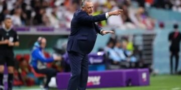 Qué récord alcanzó el argentino Gustavo Alfaro en el partido inaugural del Mundial