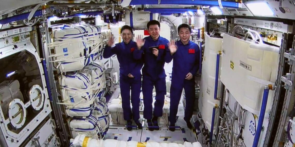 Nuevo récord: un astronauta chino superó los 200 días en el espacio