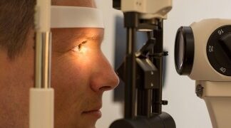 Un estudio científico advierte que el estrés acelera el envejecimiento de los ojos