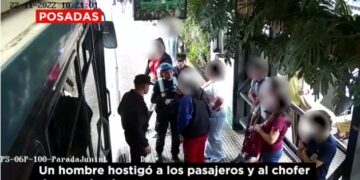 Agredió al chofer de un colectivo, hostigó a los pasajeros y terminó detenido