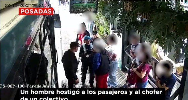 Agredió al chofer de un colectivo, hostigó a los pasajeros y terminó detenido