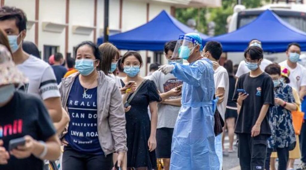 Extendieron los confinamientos en China tras récord de casos diarios de coronavirus