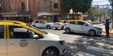 Taxis: continúa la protesta con cortes de calle por una ordenanza que prohíbe la transferencia de licencias 
